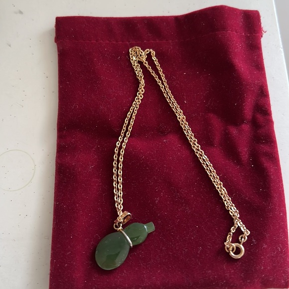 Vintage Boutique Jade Green Necklace - Picture 4 of 11